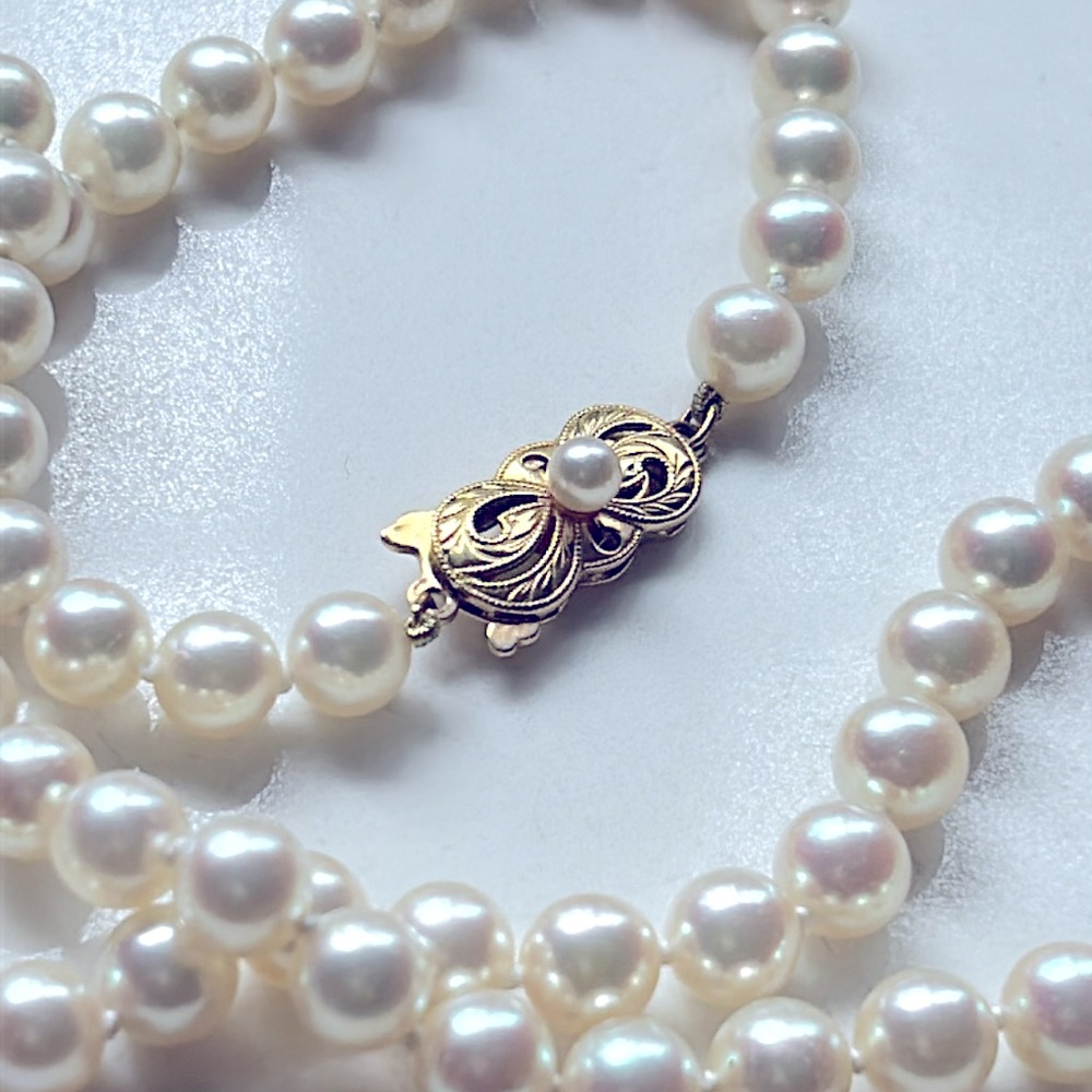 Mikimoto 18k gold pearl necklace. Length 19”. Pearls 6-6.3 mm - Picture 7 of 7